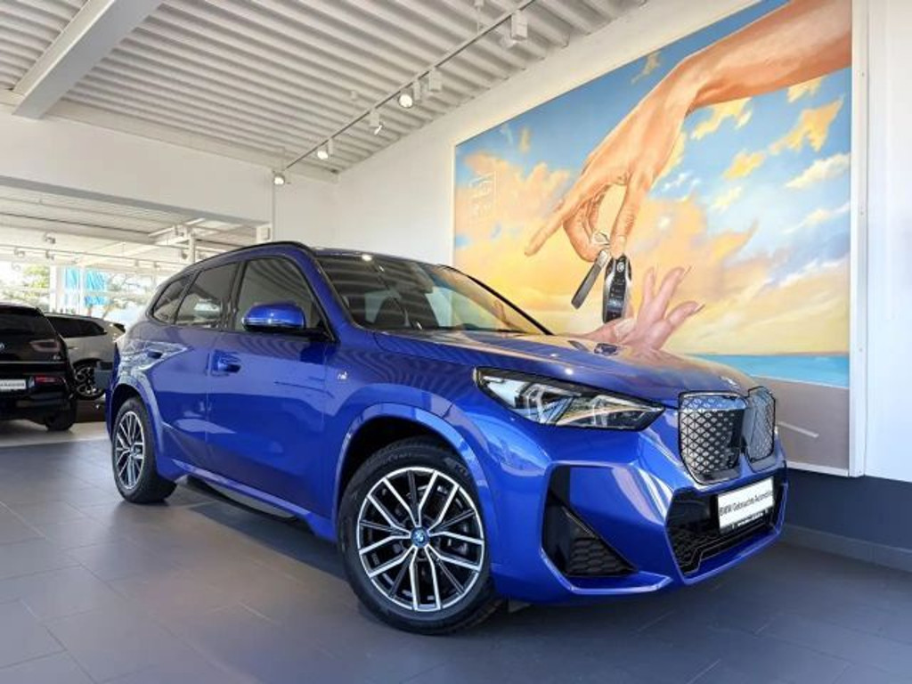 BMW iX1