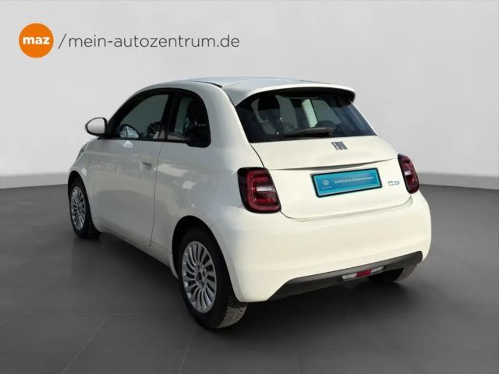 Fiat 500e Action