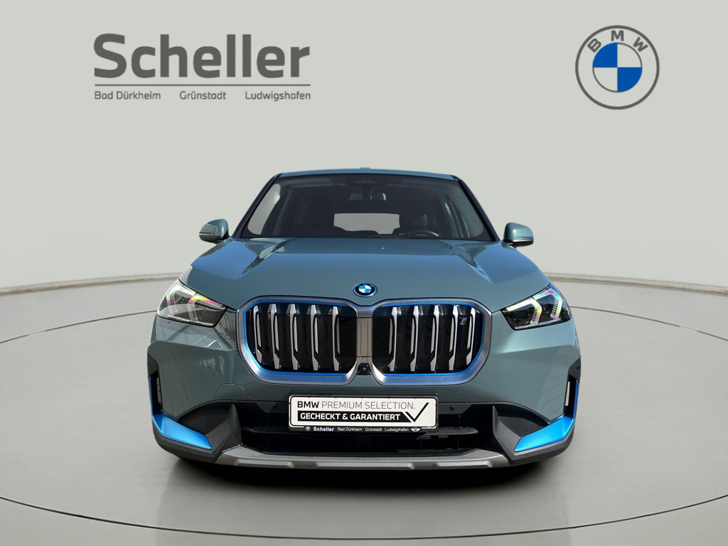 BMW iX1
