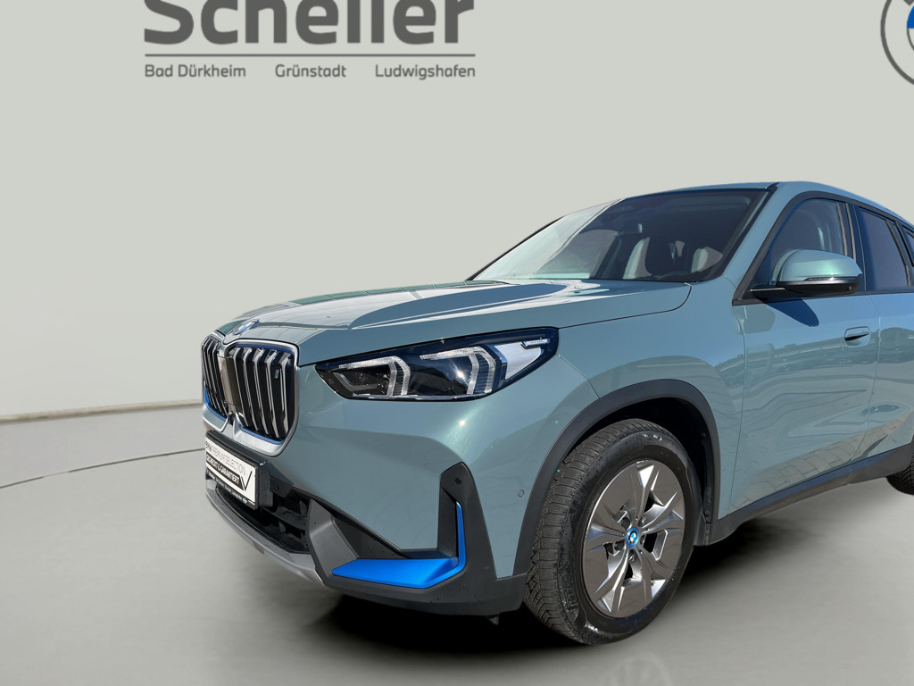 BMW iX1