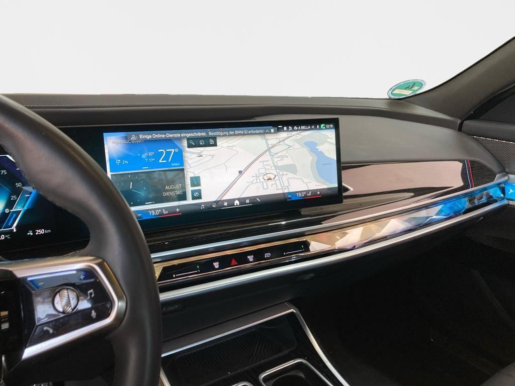 BMW i7
