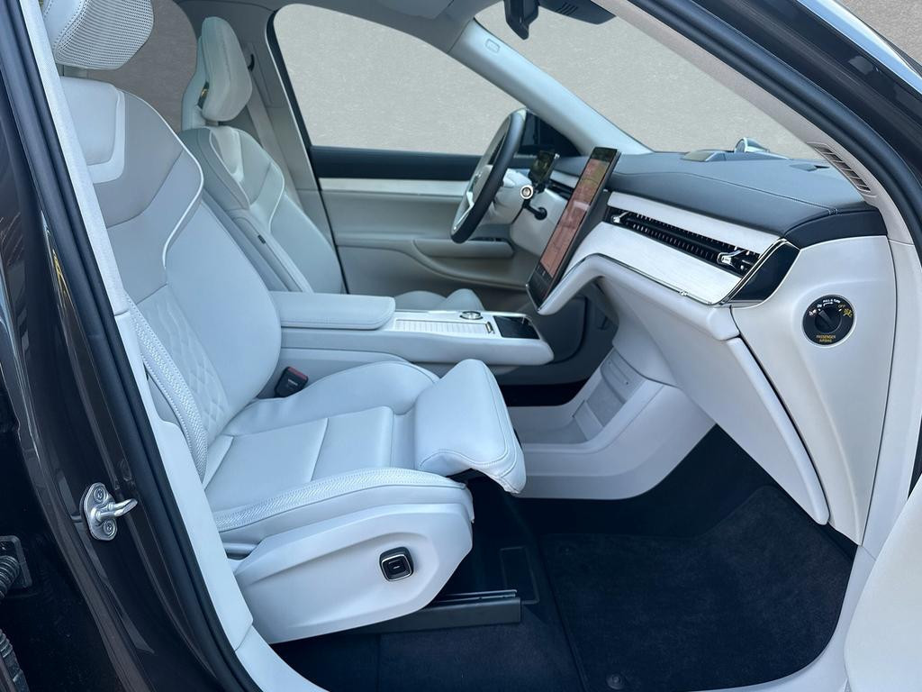 Volvo EX90