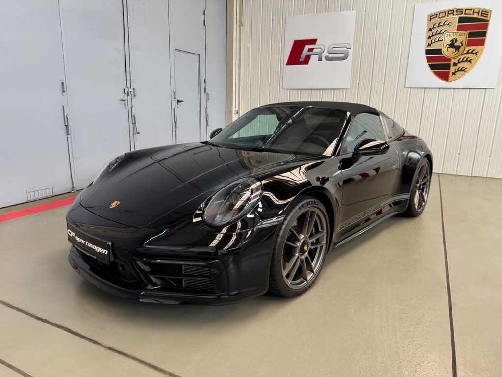 Porsche 911 GTS 992 Cabriolet Targa