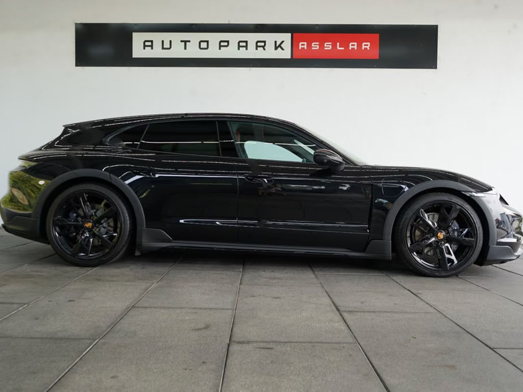 Porsche Taycan Black Edition Cross Turismo 4