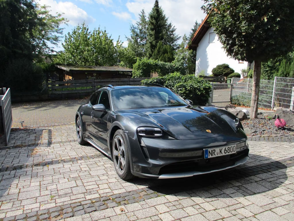 Porsche Taycan Cross Turismo 4