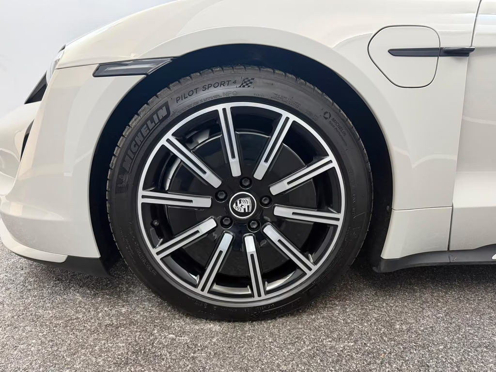 Porsche Taycan Turbo