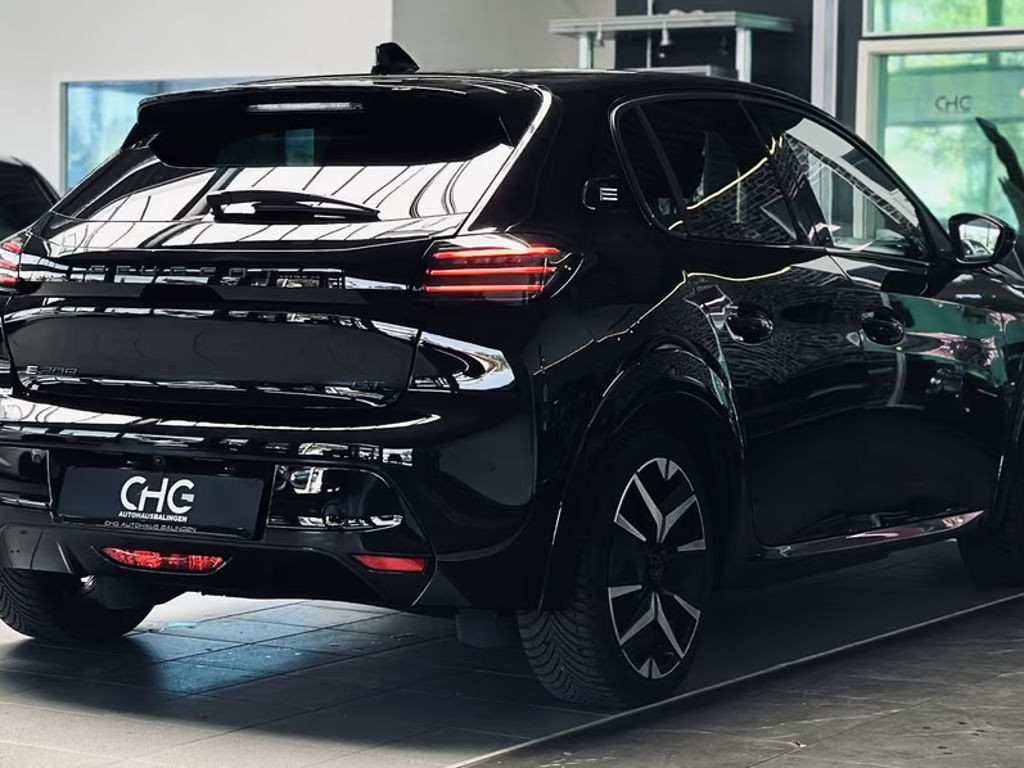 Peugeot e-208