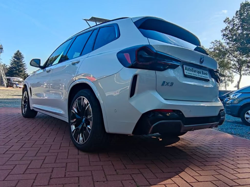 BMW iX3