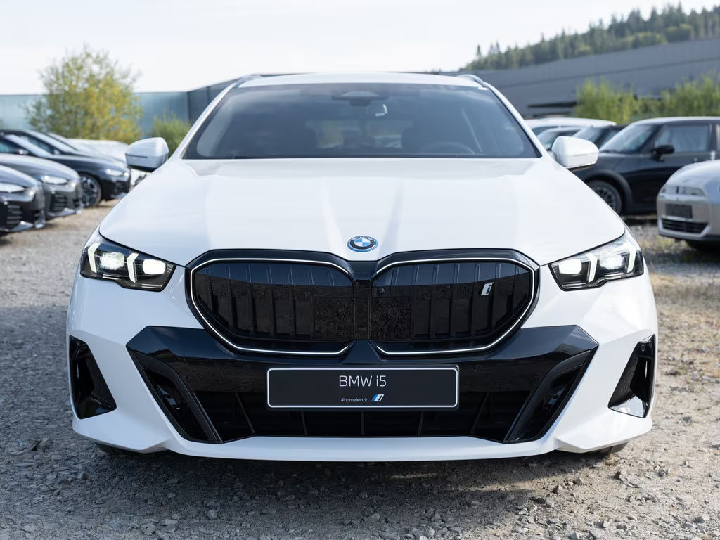 BMW i5
