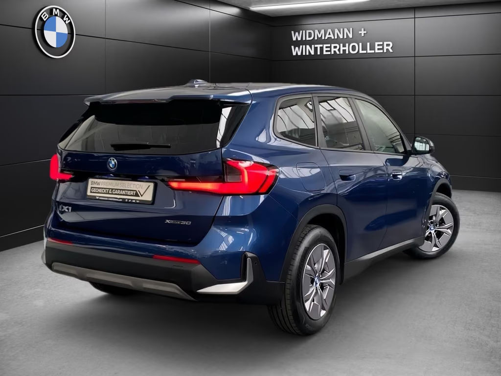 BMW iX1