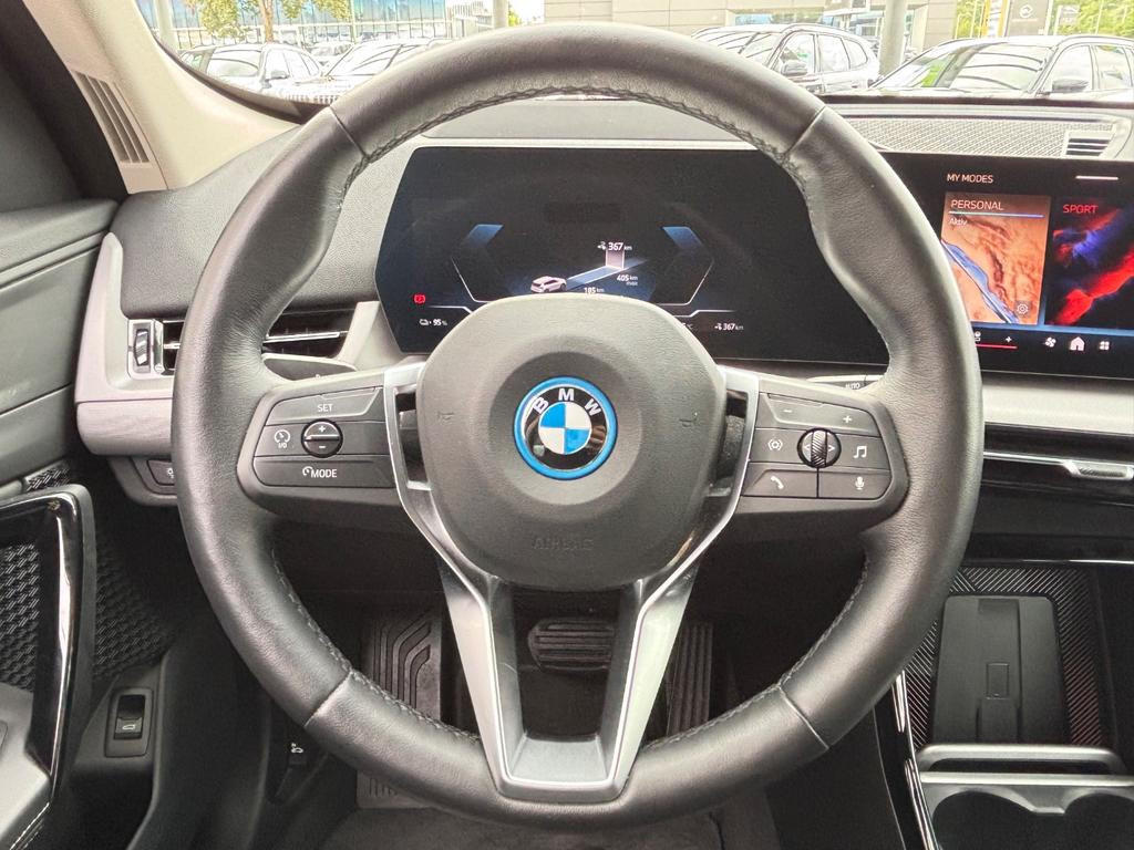 BMW iX1