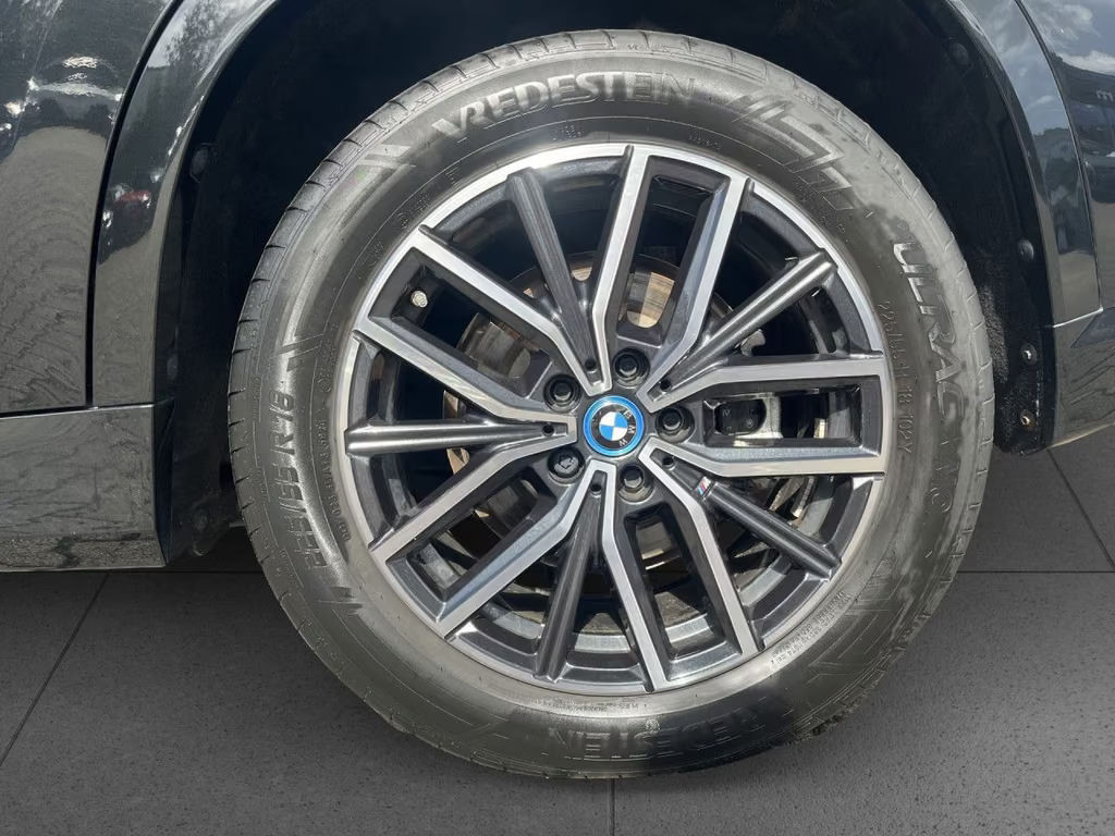 BMW iX1