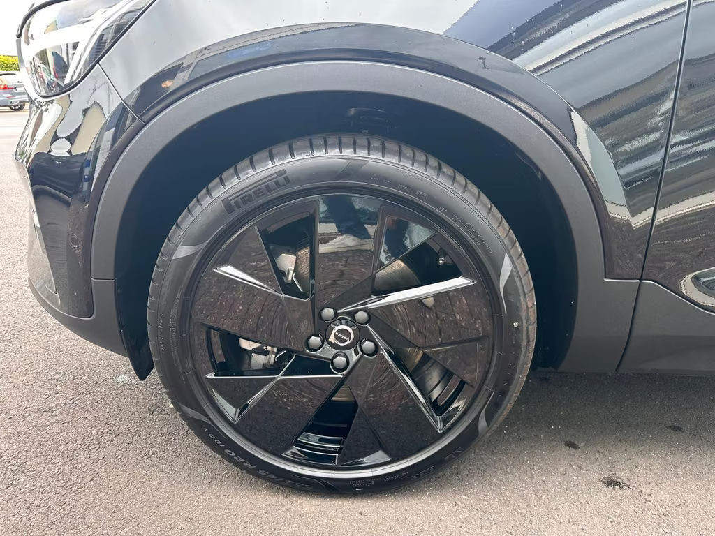 Volvo EX40