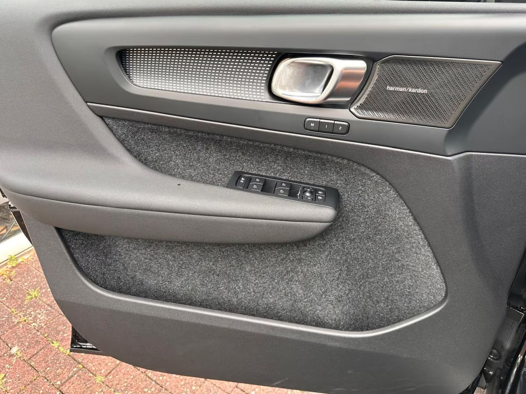 Volvo EX40