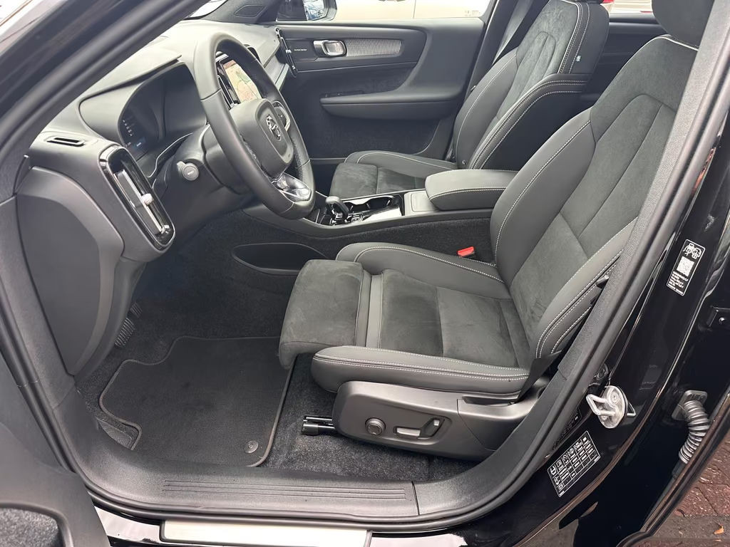 Volvo EX40
