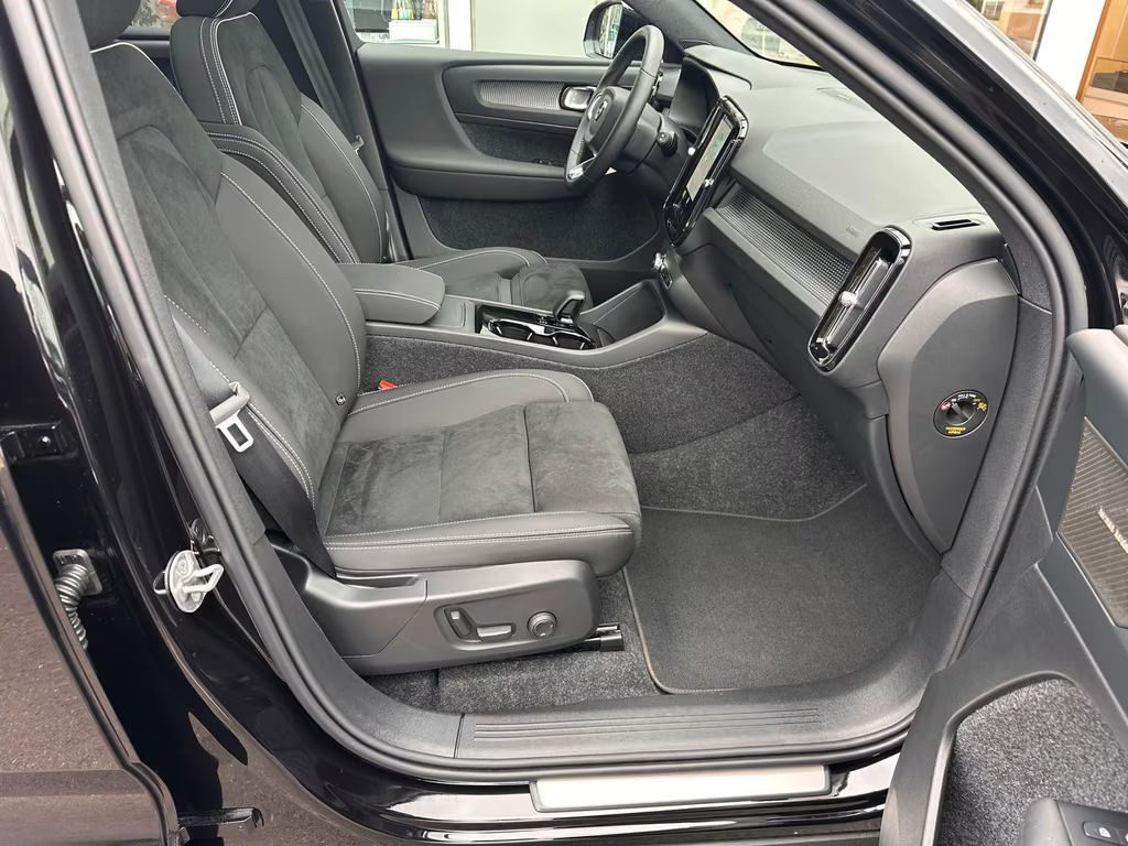 Volvo EX40