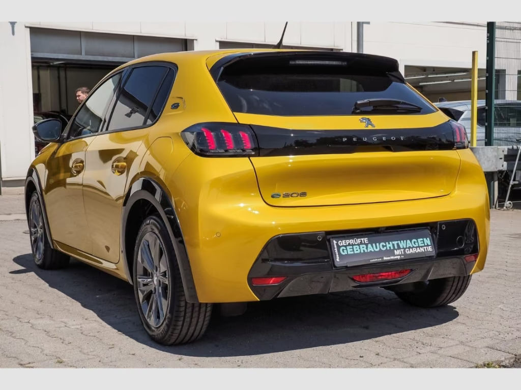 Peugeot e-208