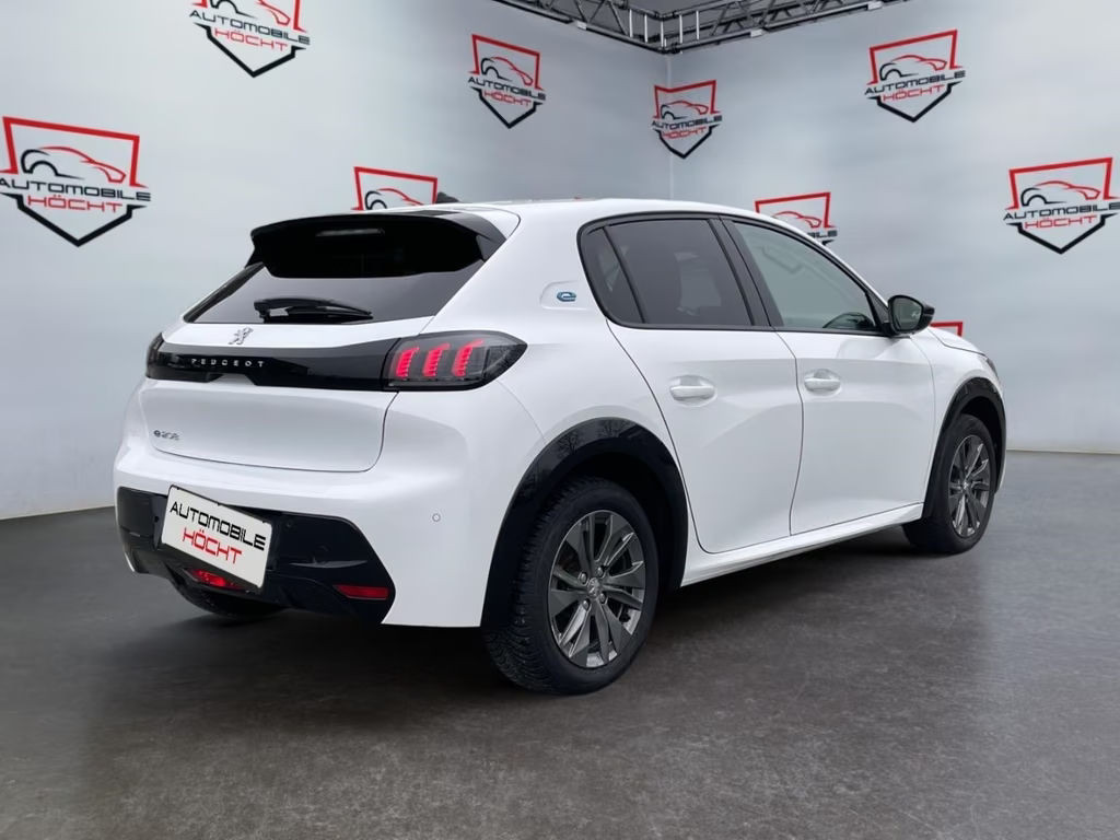 Peugeot e-208