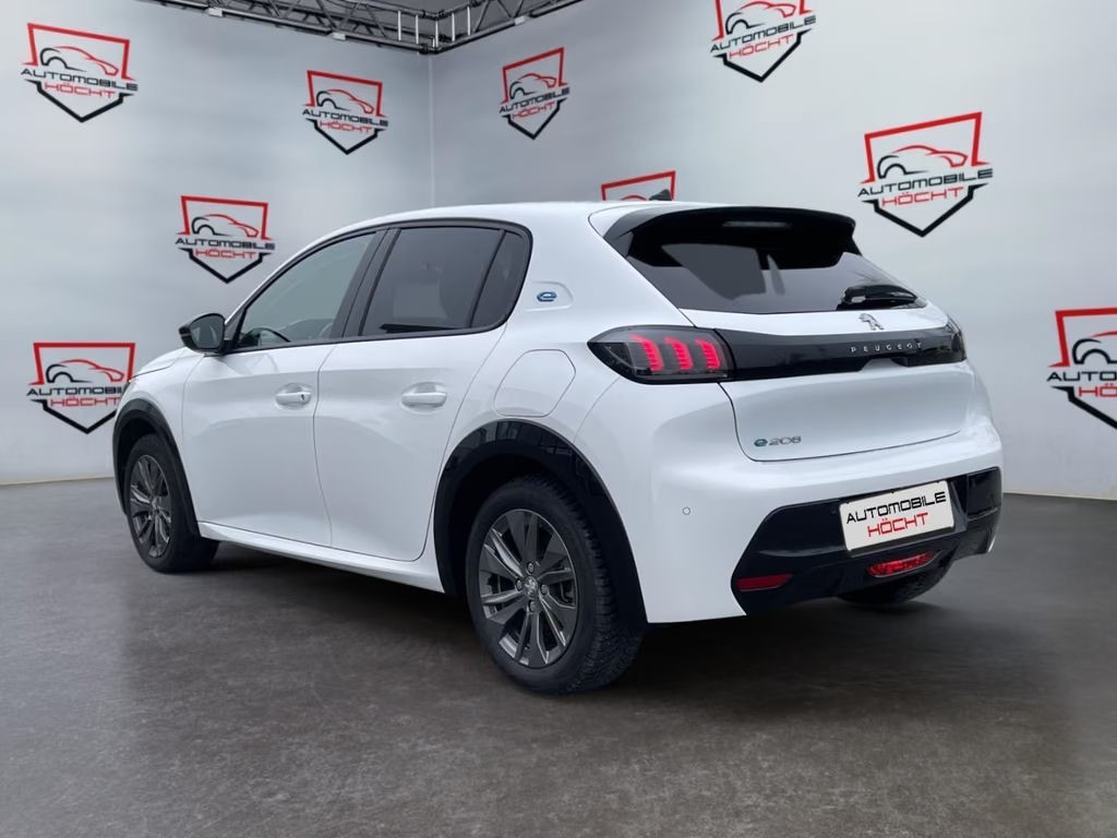 Peugeot e-208
