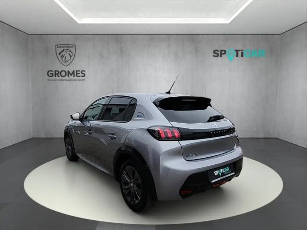 Peugeot e-208