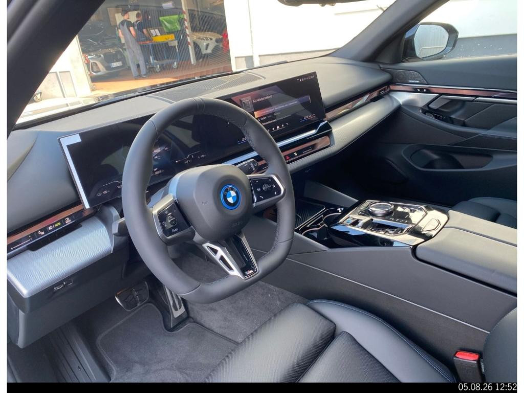 BMW i5