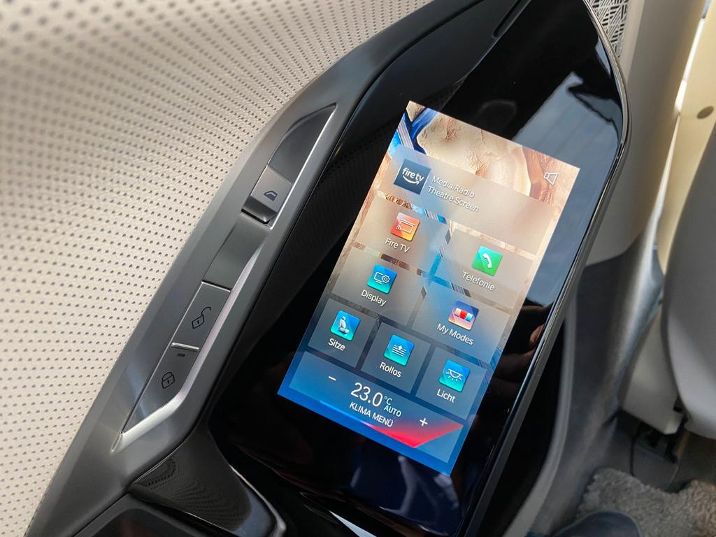 BMW i7