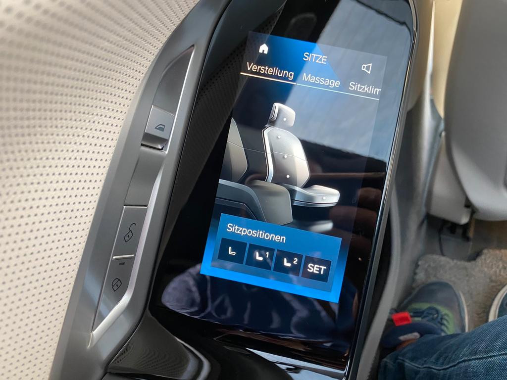 BMW i7