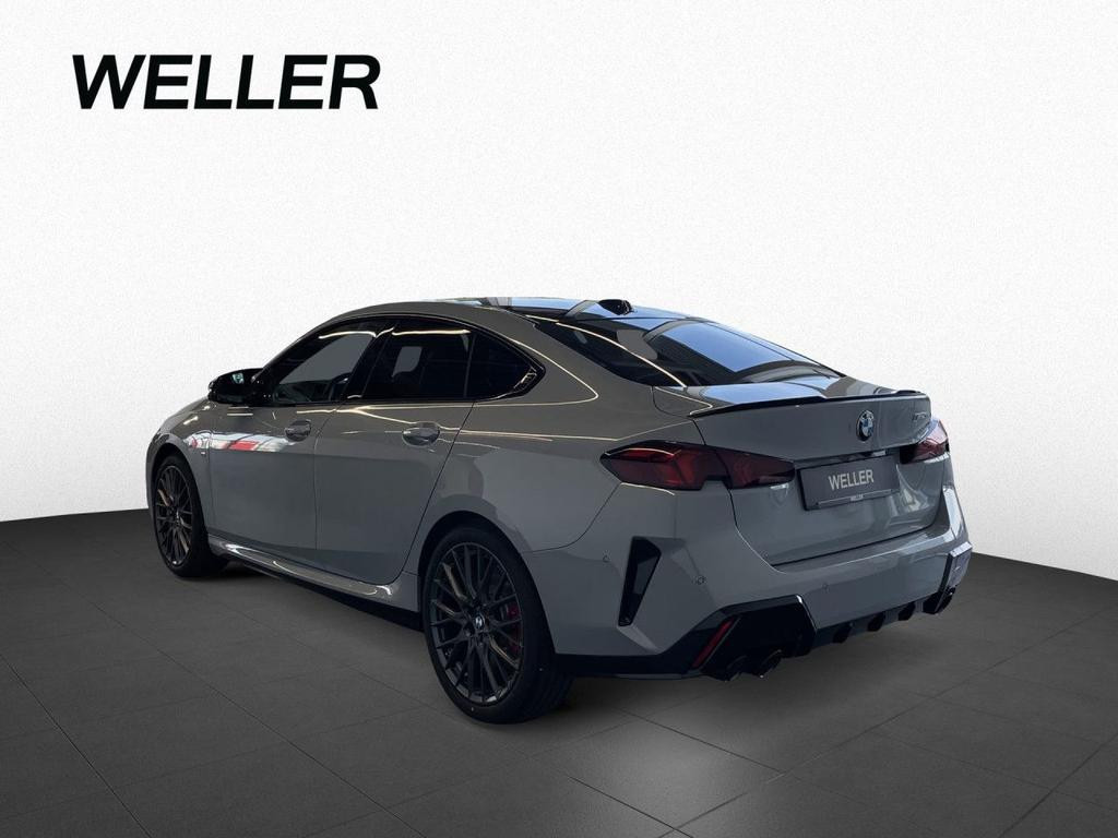 BMW M235