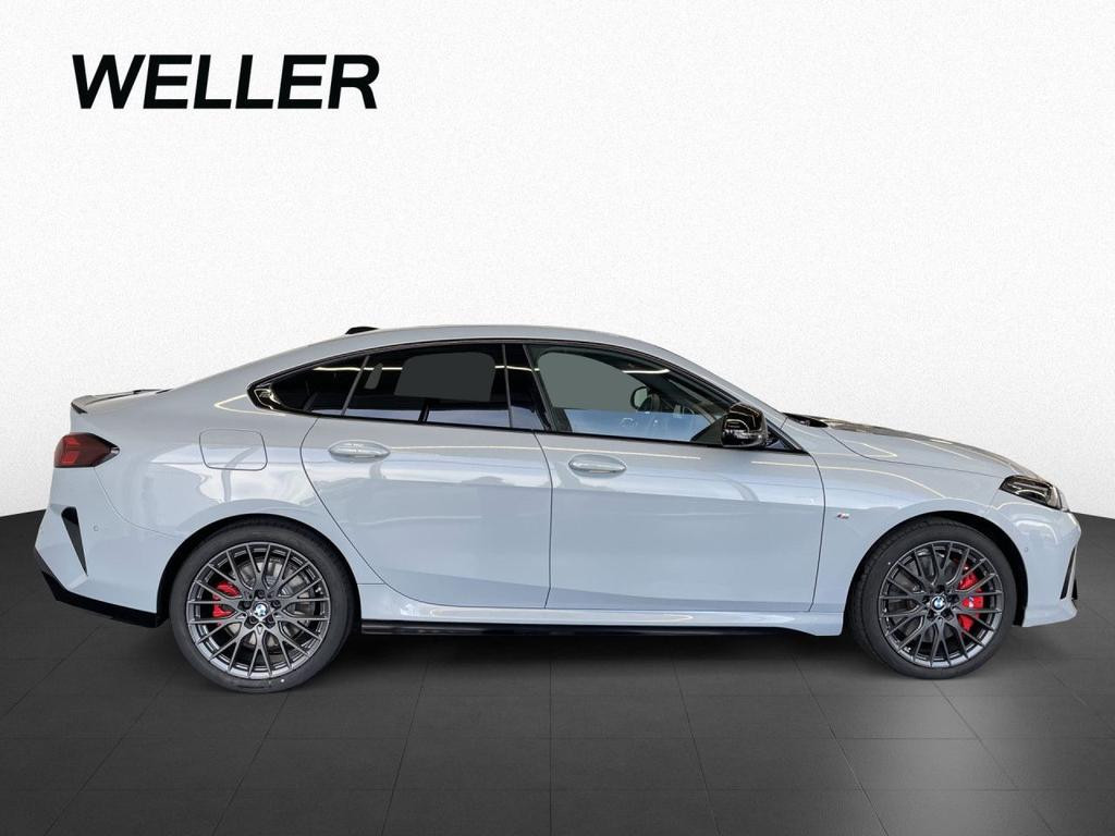 BMW M235
