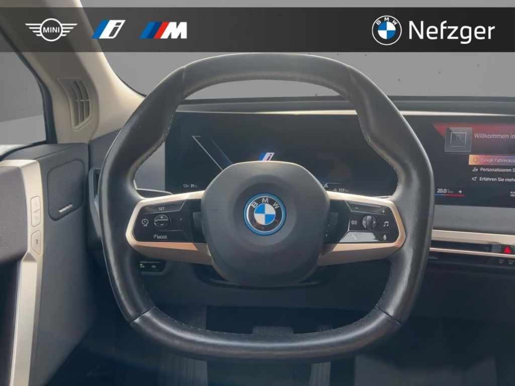 BMW iX