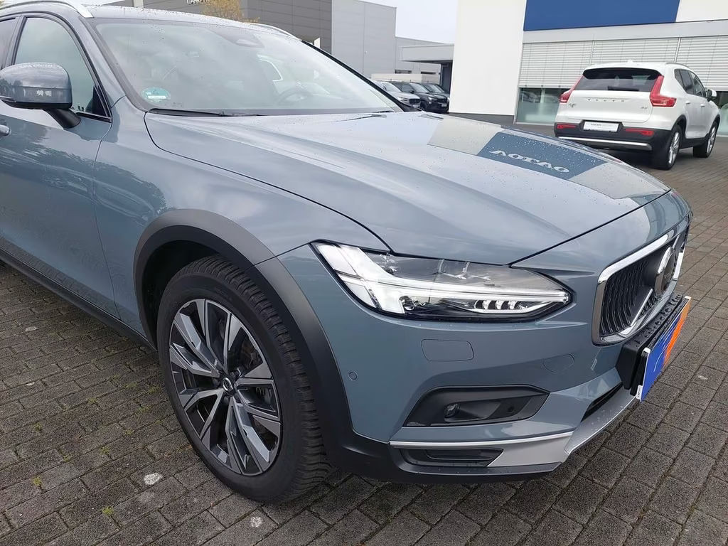 Volvo V90 Cross Country