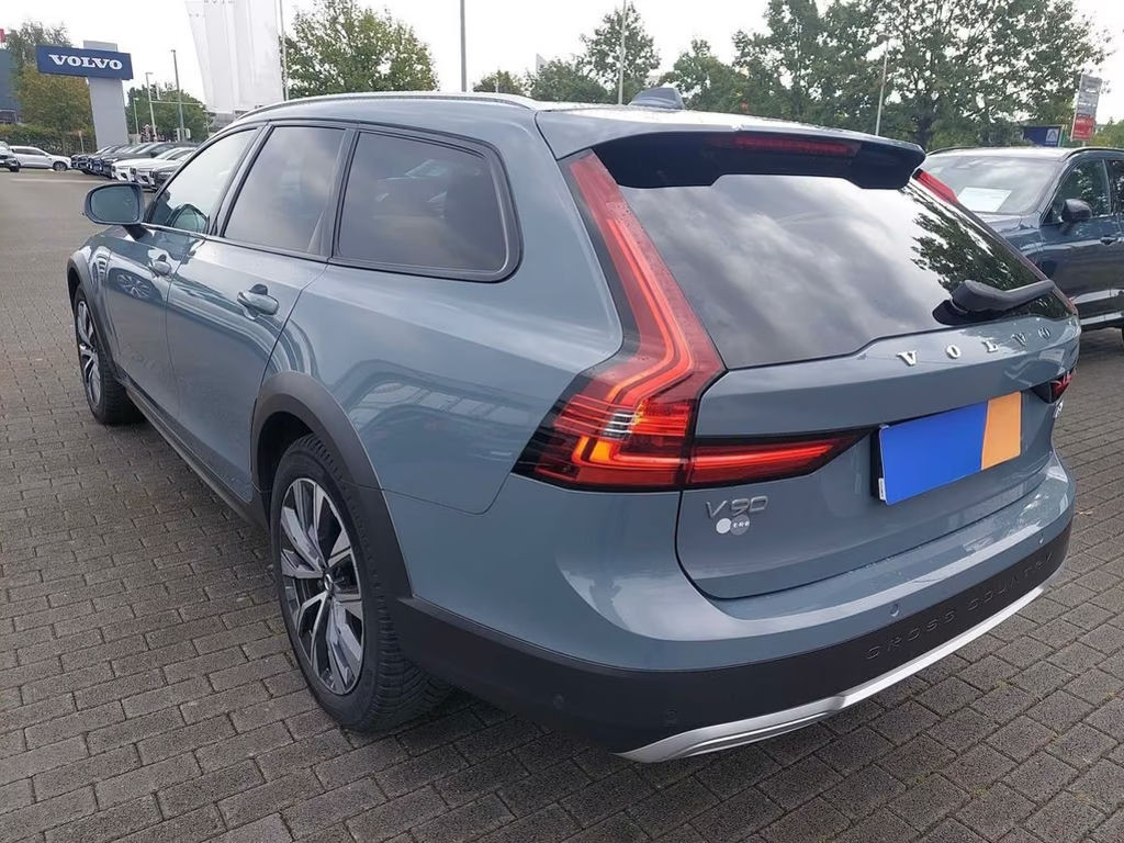 Volvo V90 Cross Country