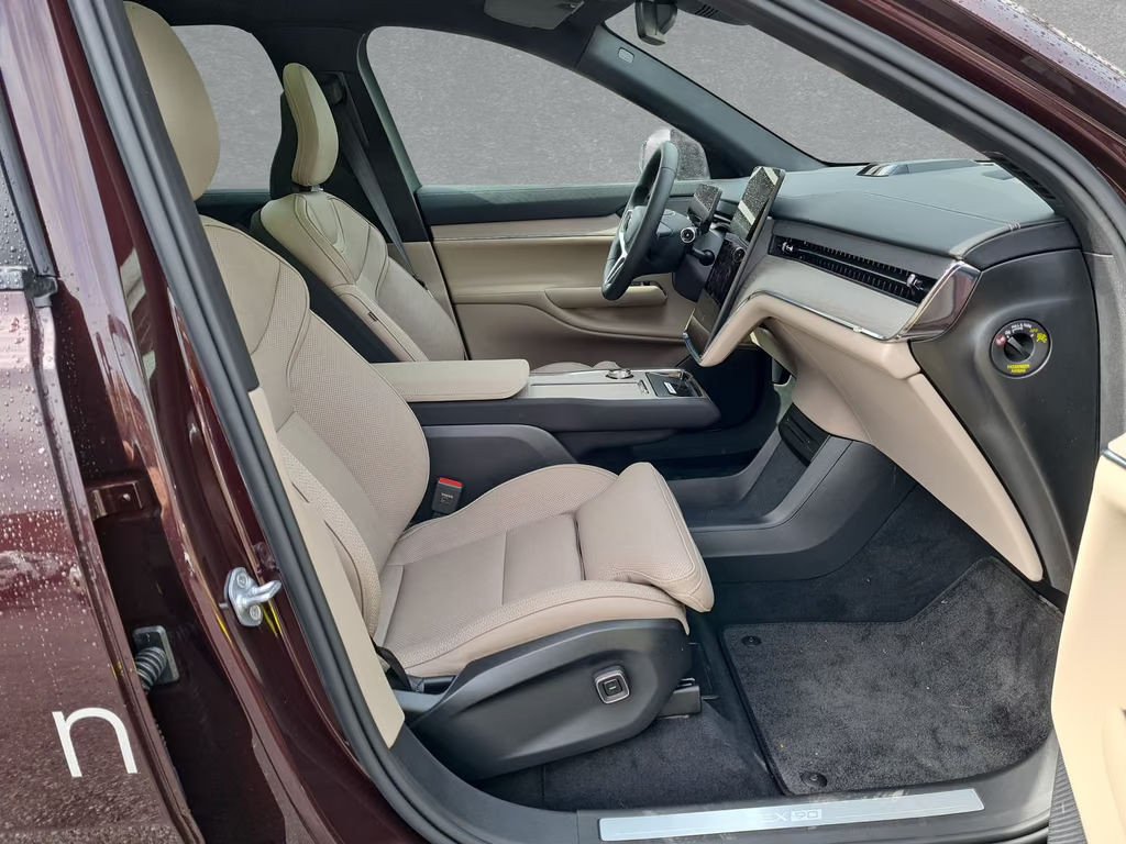 Volvo EX90