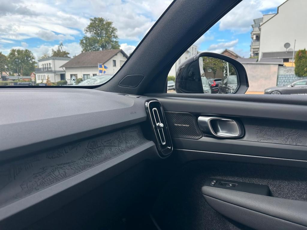 Volvo EX40