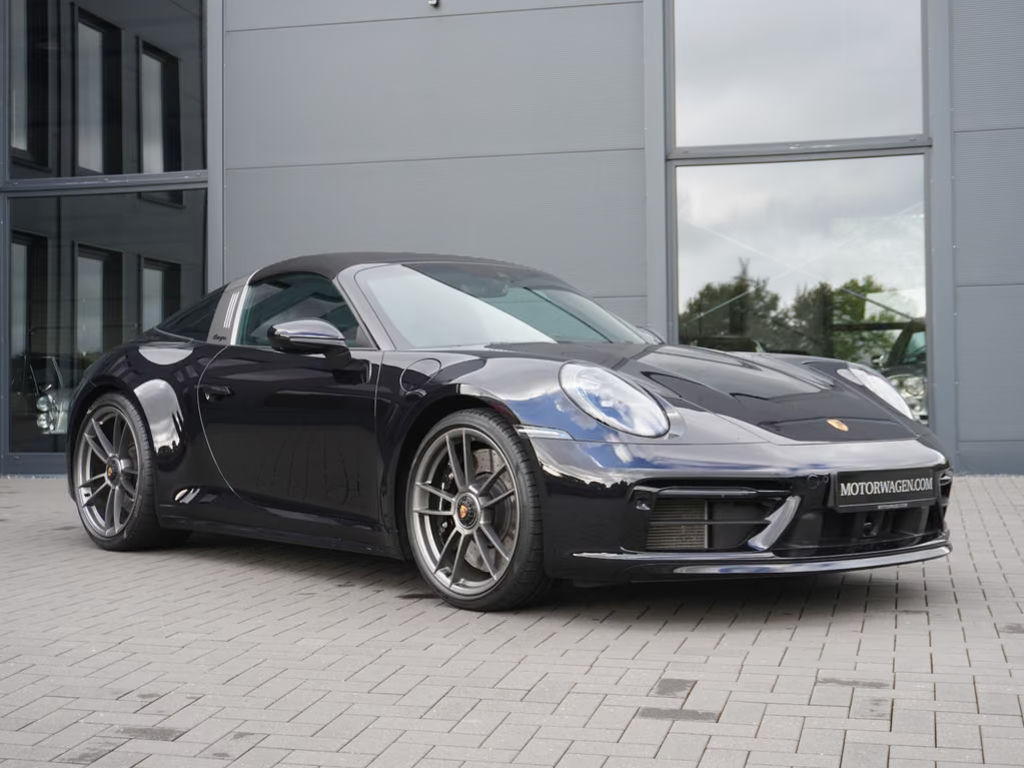 Porsche 911 GTS 992 Cabriolet Targa