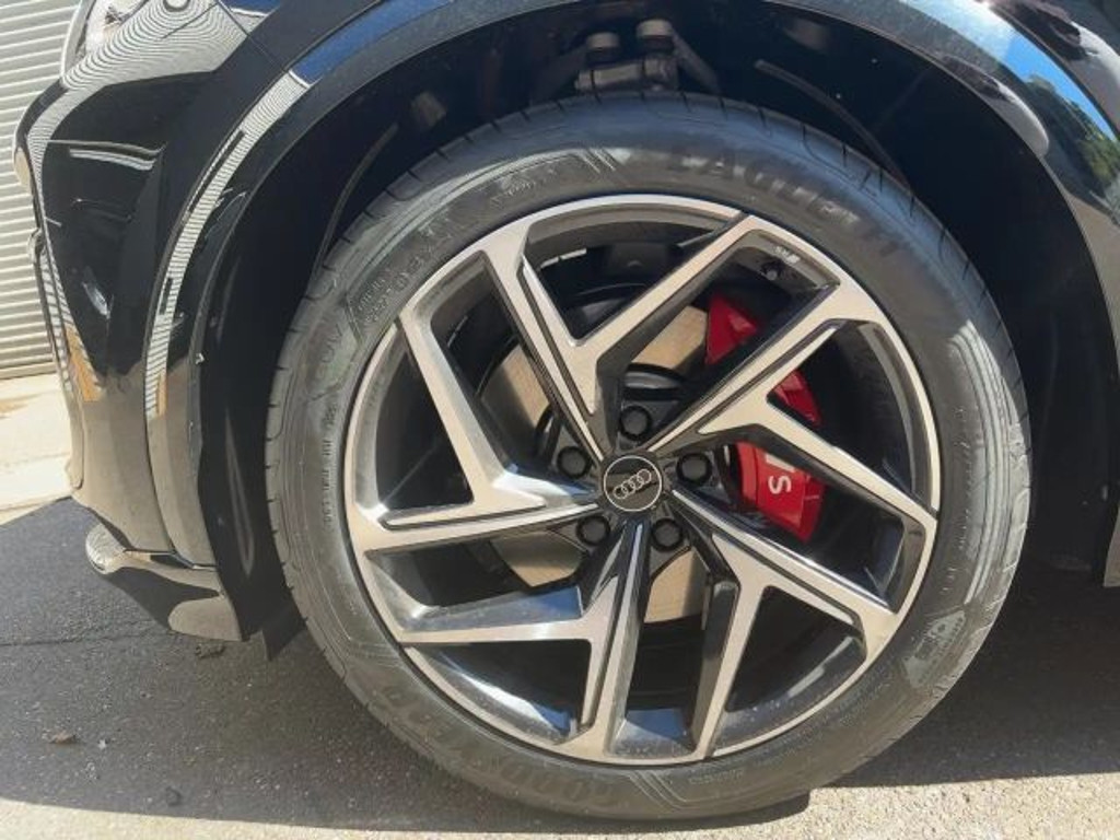 Audi SQ6 e-tron