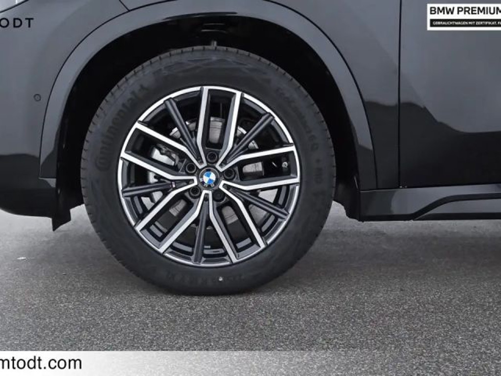 BMW iX1