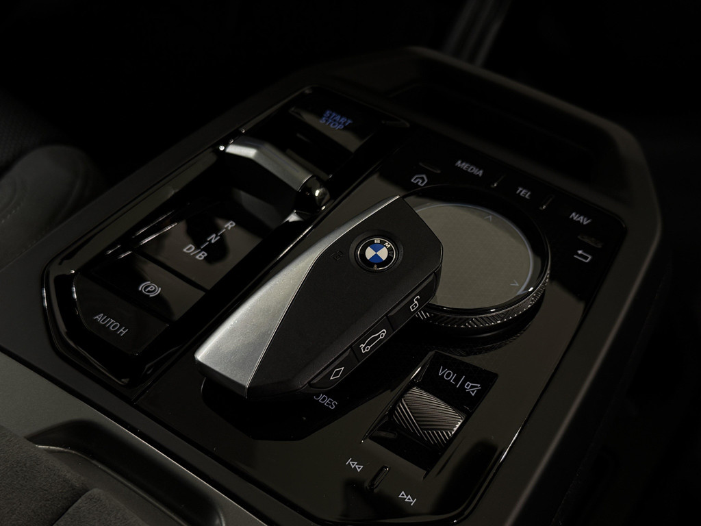 BMW iX
