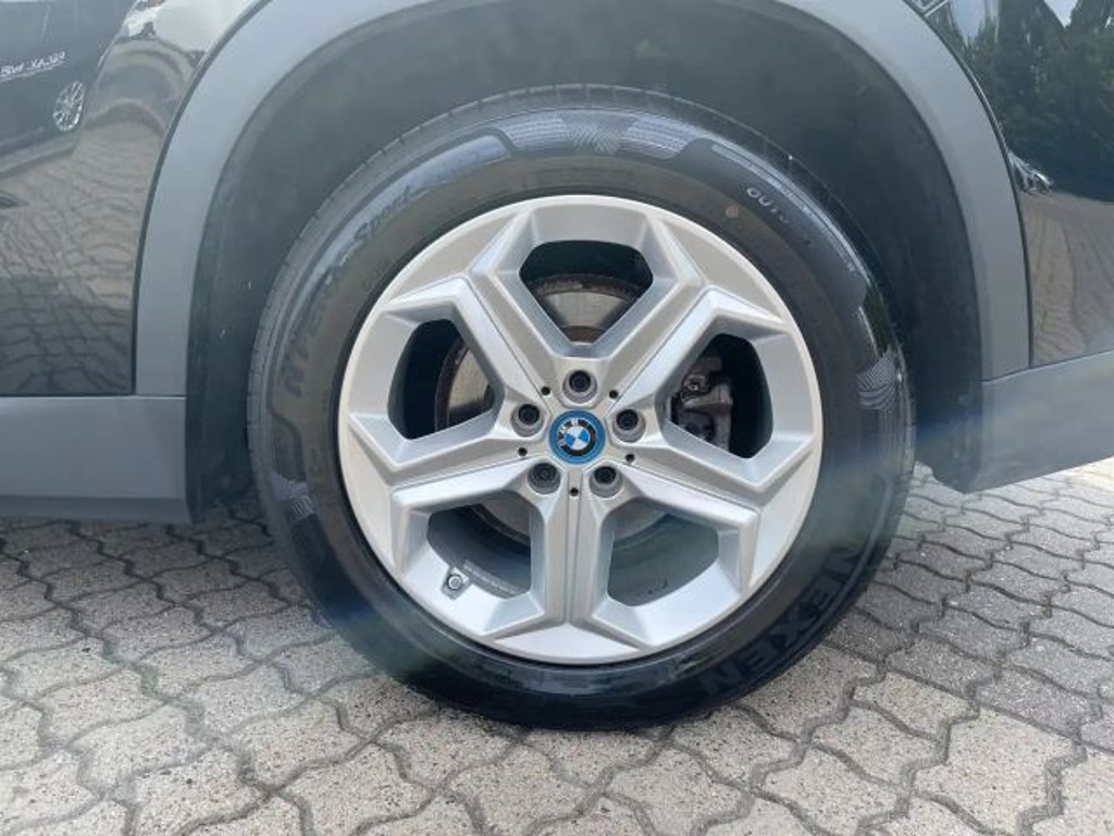 BMW iX1