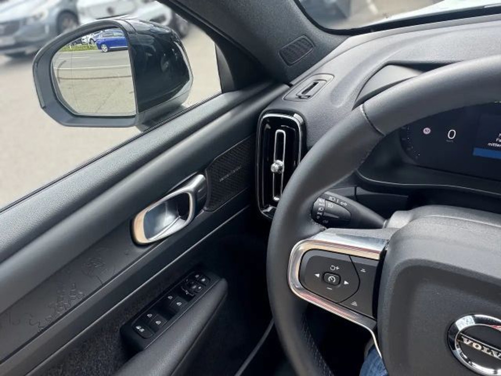 Volvo EX40