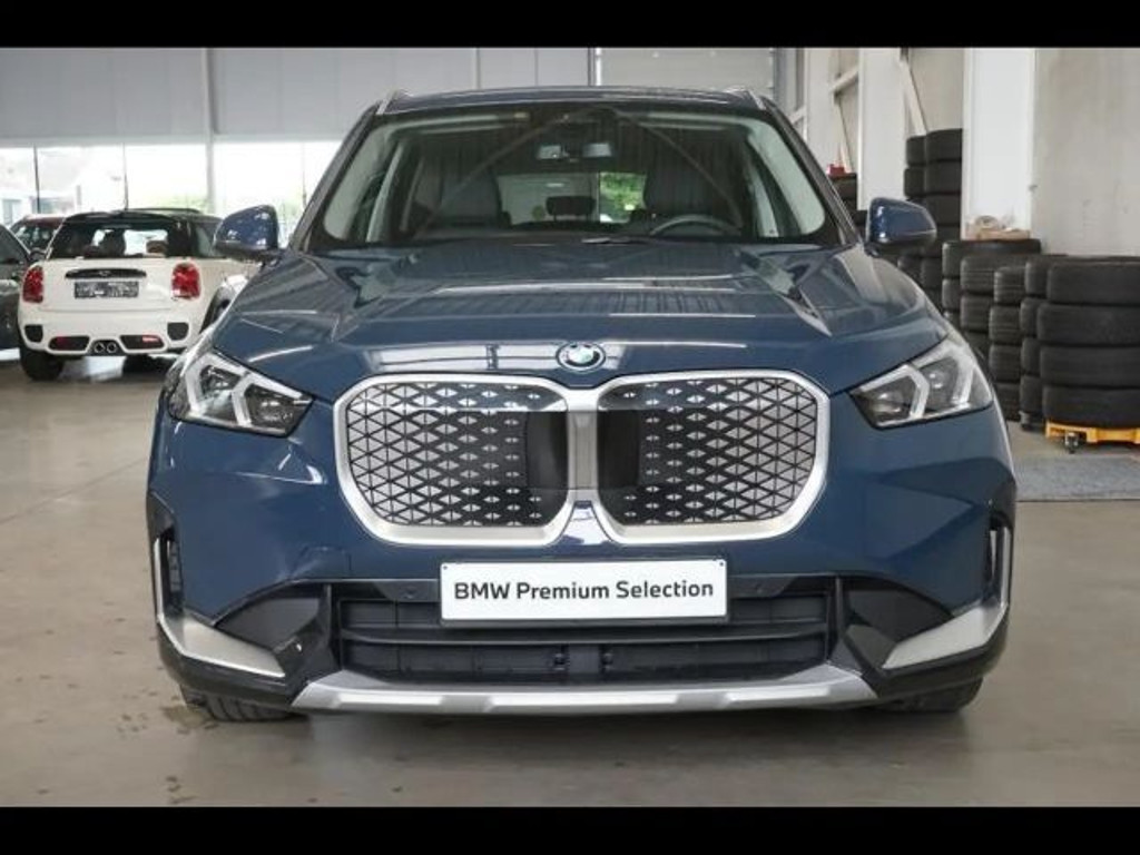BMW iX1