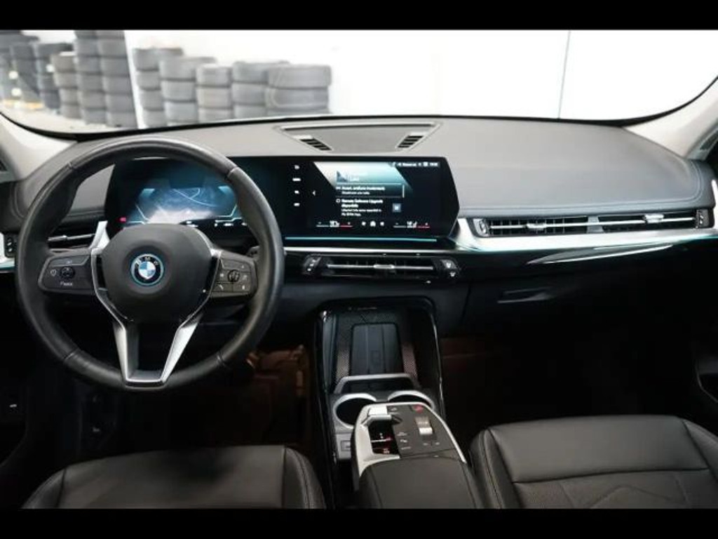 BMW iX1
