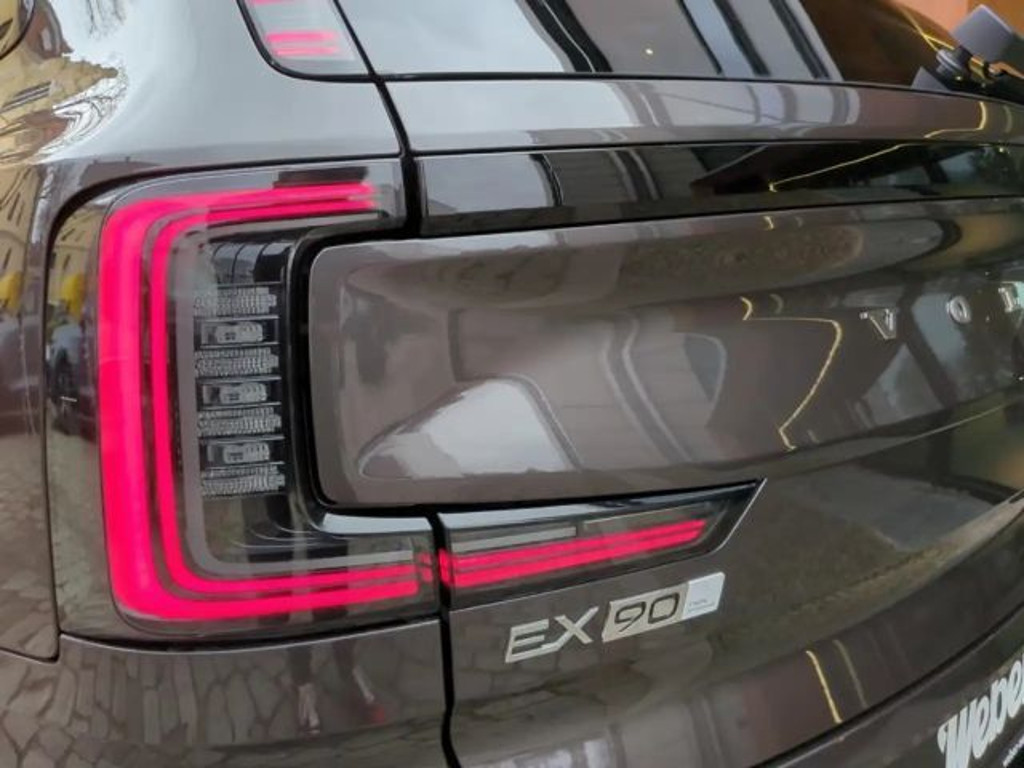 Volvo EX90