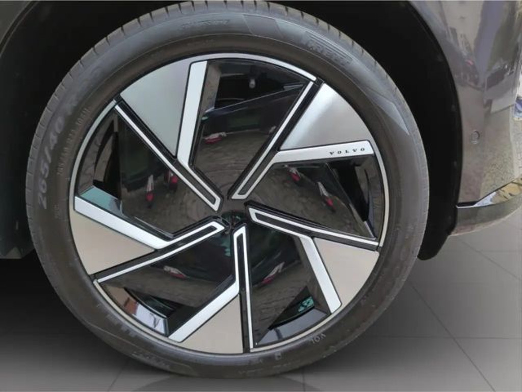 Volvo EX90