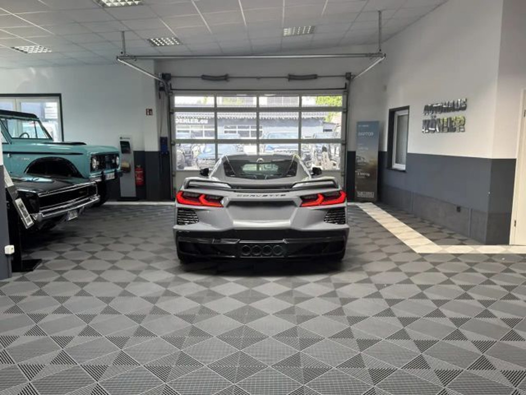 Corvette C8