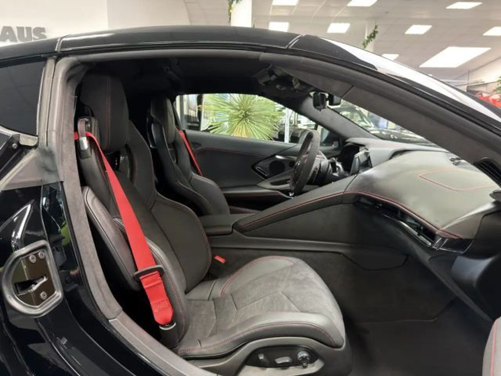 Corvette C8