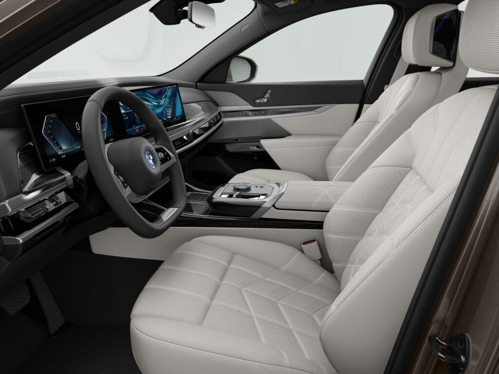 BMW i7