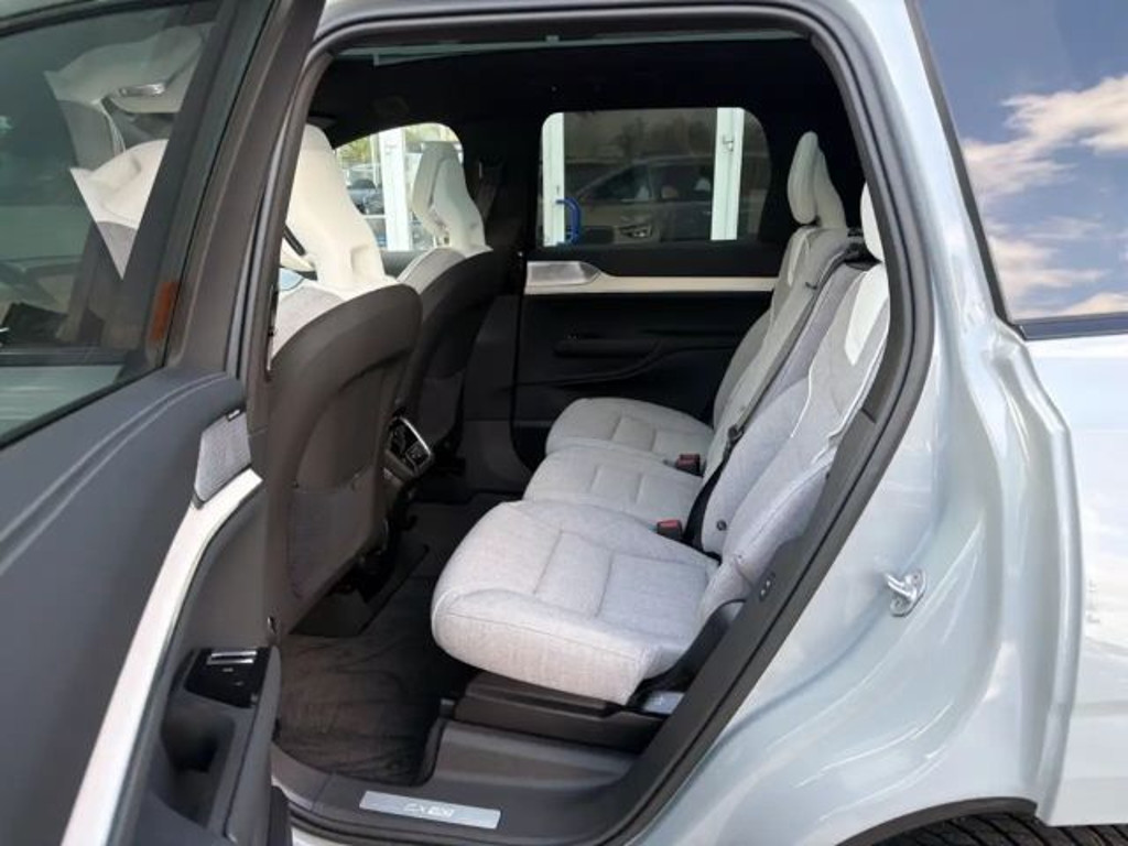 Volvo EX90