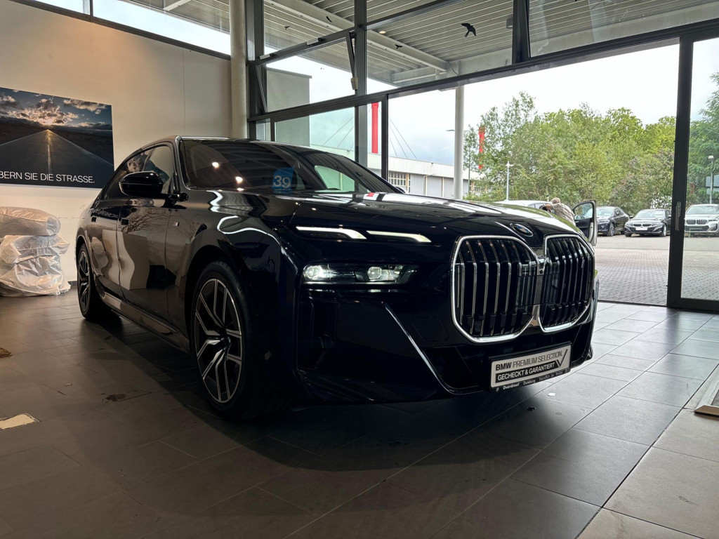 BMW i7