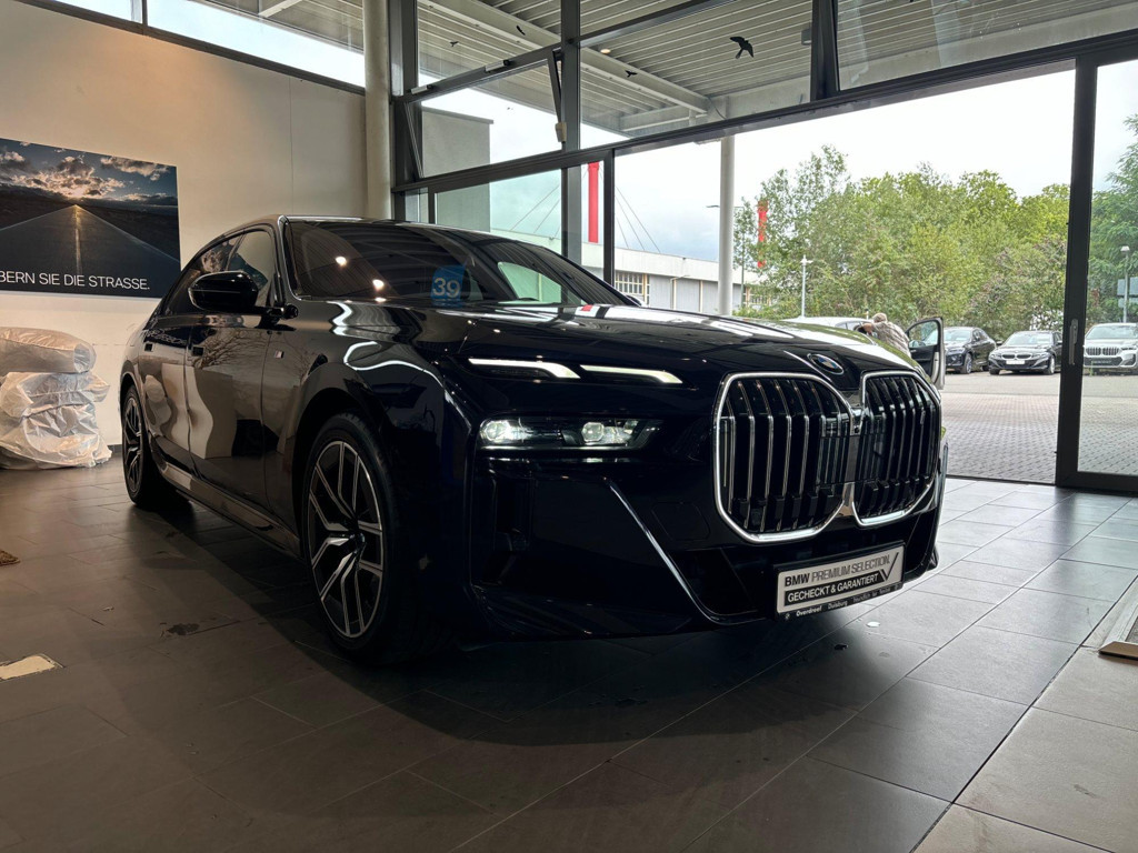 BMW i7